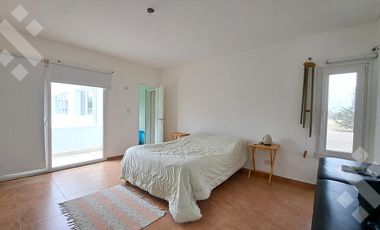 VENTA CASA 4 Dormitorios, con piscina, cochera y quincho. COMAHUE GOLF, NEUQUEN