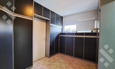 VENTA CASA 4 Dormitorios, con piscina, cochera y quincho. COMAHUE GOLF, NEUQUEN