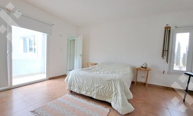 VENTA CASA 4 Dormitorios, con piscina, cochera y quincho. COMAHUE GOLF, NEUQUEN