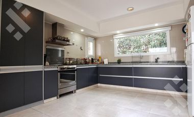 VENTA CASA 4 Dormitorios, con piscina, cochera y quincho. COMAHUE GOLF, NEUQUEN