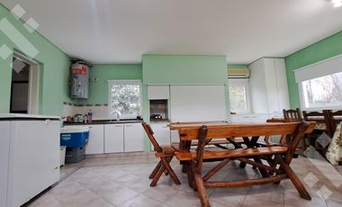 VENTA CASA 4 Dormitorios, con piscina, cochera y quincho. COMAHUE GOLF, NEUQUEN