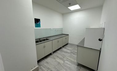 Oficina en alquiler - 260 m2 - 2 cocheras - Vista al dique - Puerto Madero.
