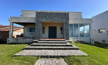Casa en venta - 5 Dormitorios 4 Baños - 620Mts2 - Pinamar