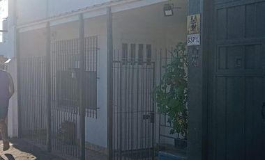 Casa en venta - 2 Dormitorios 1 Baño - 400Mts2 - La Plata