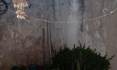 Casa en venta - 2 Dormitorios 1 Baño - 400Mts2 - La Plata