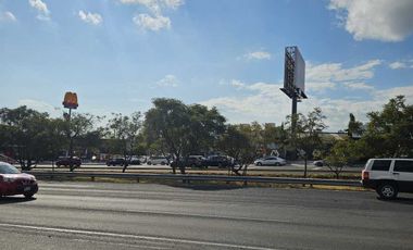 PREVENTA LOCALES COMERCIALES PLAZA VALVANUZ QUERETARO