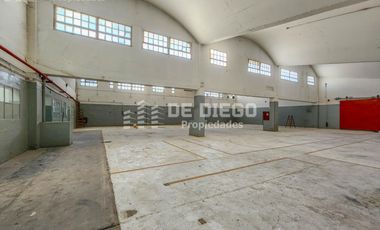Alquiler Deposito 4.155 m2 con oficinas y playa de maniobra Munro Vicente Lopez