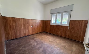 !!VDO EXCELENTE CASA 2 DORM. CON COCHERA Y PATIO B° PARQUE SAN VICENTE!!