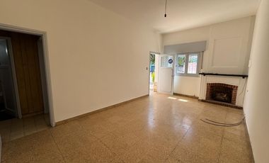 !!VDO EXCELENTE CASA 2 DORM. CON COCHERA Y PATIO B° PARQUE SAN VICENTE!!