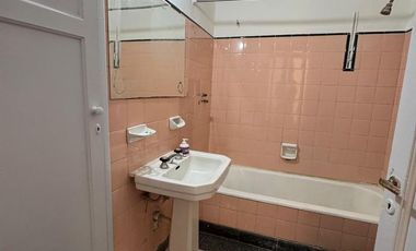 !!VDO EXCELENTE CASA 2 DORM. CON COCHERA Y PATIO B° PARQUE SAN VICENTE!!