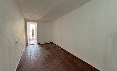 !!VDO EXCELENTE CASA 2 DORM. CON COCHERA Y PATIO B° PARQUE SAN VICENTE!!