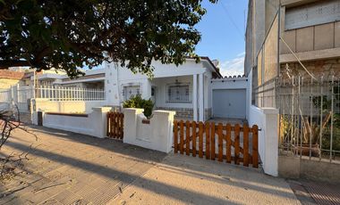 !!VDO EXCELENTE CASA 2 DORM. CON COCHERA Y PATIO B° PARQUE SAN VICENTE!!