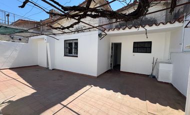 !!VDO EXCELENTE CASA 2 DORM. CON COCHERA Y PATIO B° PARQUE SAN VICENTE!!