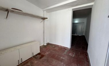 !!VDO EXCELENTE CASA 2 DORM. CON COCHERA Y PATIO B° PARQUE SAN VICENTE!!