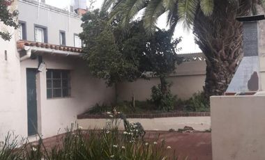 Casa en venta - 4 Dormitorios 2 Baños - Cochera - 463Mts2 - Necochea