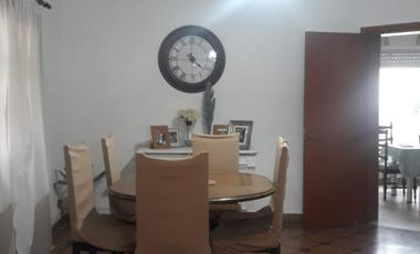 Casa en venta - 4 Dormitorios 2 Baños - Cochera - 463Mts2 - Necochea