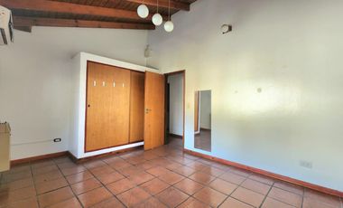 OPORTUNIDAD CASA APTA DESTINO COMERCIAL EN 476 ESQUINA 21 CITY BELL