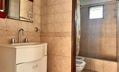 OPORTUNIDAD CASA APTA DESTINO COMERCIAL EN 476 ESQUINA 21 CITY BELL