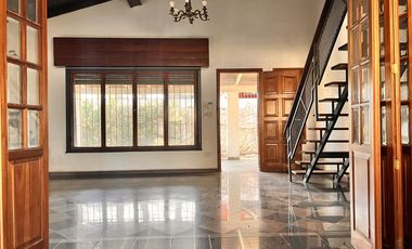 OPORTUNIDAD CASA APTA DESTINO COMERCIAL EN 476 ESQUINA 21 CITY BELL