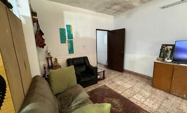 Casa en venta - 2 Dormitorios 2 Baños - Cochera - 390Mts2 - Glew, Almirante Brown