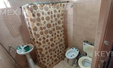 VENTA 2 CASAS CON COCHERA Y LOCAL COMERCIAL EN ISIDRO CASANOVA