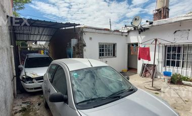 VENTA 2 CASAS CON COCHERA Y LOCAL COMERCIAL EN ISIDRO CASANOVA
