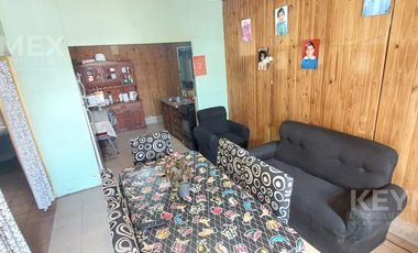 VENTA 2 CASAS CON COCHERA Y LOCAL COMERCIAL EN ISIDRO CASANOVA