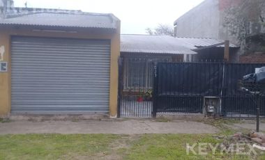 VENTA 2 CASAS CON COCHERA Y LOCAL COMERCIAL EN ISIDRO CASANOVA