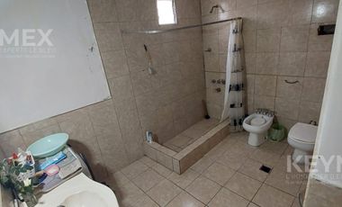 VENTA 2 CASAS CON COCHERA Y LOCAL COMERCIAL EN ISIDRO CASANOVA