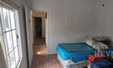 VENTA 2 CASAS CON COCHERA Y LOCAL COMERCIAL EN ISIDRO CASANOVA