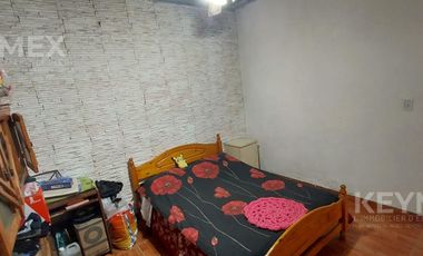 VENTA 2 CASAS CON COCHERA Y LOCAL COMERCIAL EN ISIDRO CASANOVA