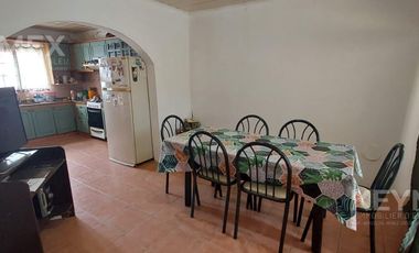 VENTA 2 CASAS CON COCHERA Y LOCAL COMERCIAL EN ISIDRO CASANOVA