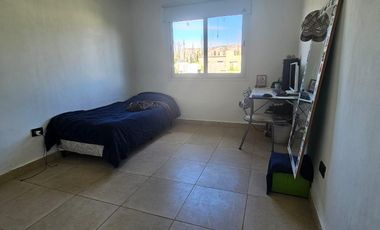 Alquiler Casa 4 dormis   pileta   cochera  - B° Fulcinitti - Centenario