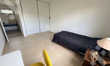 Alquiler Casa 4 dormis   pileta   cochera  - B° Fulcinitti - Centenario