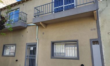 Monoambiente en alquiler - Saenz Peña - 1er piso por escalera