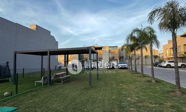 CASA EN RENTA EN FRACCIONAMIENTO CALTIARE MAGIA, ZONA CUAUTLANCINGO, PUEBLA