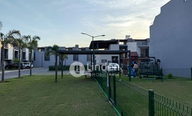 CASA EN RENTA EN FRACCIONAMIENTO CALTIARE MAGIA, ZONA CUAUTLANCINGO, PUEBLA