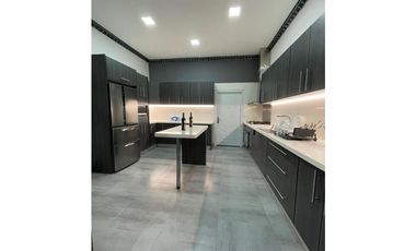 Casa en Alquiler l Altos de Panama l Amoblada ct