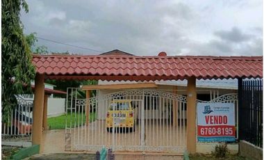 VENTA DE CASA EN DAVID TERRONAL 7R  CERCADA