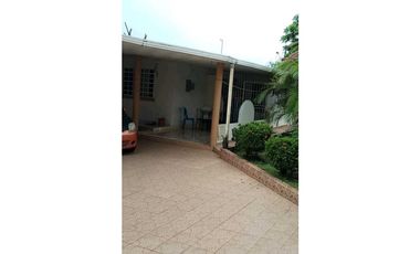 VENTA DE CASA EN DAVID TERRONAL 7R  CERCADA