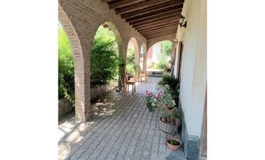 Gesell - Venta Amplio Chalet 5 amb + Casa 2 amb zona residencial ,