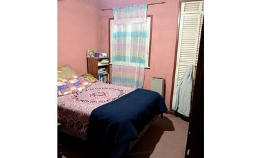 Gesell - Venta Amplio Chalet 5 amb + Casa 2 amb zona residencial ,