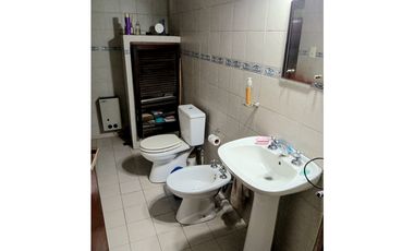 Gesell - Venta Amplio Chalet 5 amb + Casa 2 amb zona residencial ,