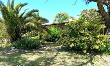 Gesell - Venta Amplio Chalet 5 amb + Casa 2 amb zona residencial ,