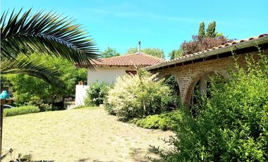 Gesell - Venta Amplio Chalet 5 amb + Casa 2 amb zona residencial ,