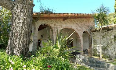 Gesell - Venta Amplio Chalet 5 amb + Casa 2 amb zona residencial ,