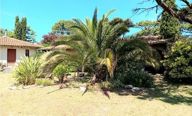 Gesell - Venta Amplio Chalet 5 amb + Casa 2 amb zona residencial ,