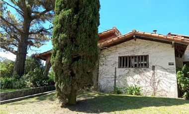 Gesell - Venta Amplio Chalet 5 amb + Casa 2 amb zona residencial ,