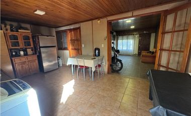 Chalet + departamento fondo zona colinas