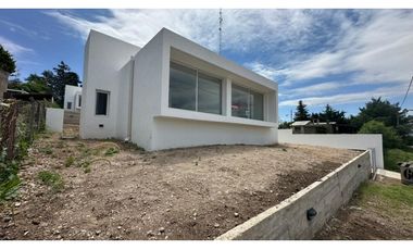 SE VENDE CASA DE DOS DORMITORIOS ZONA PEKOS ULTIMA UNIDAD